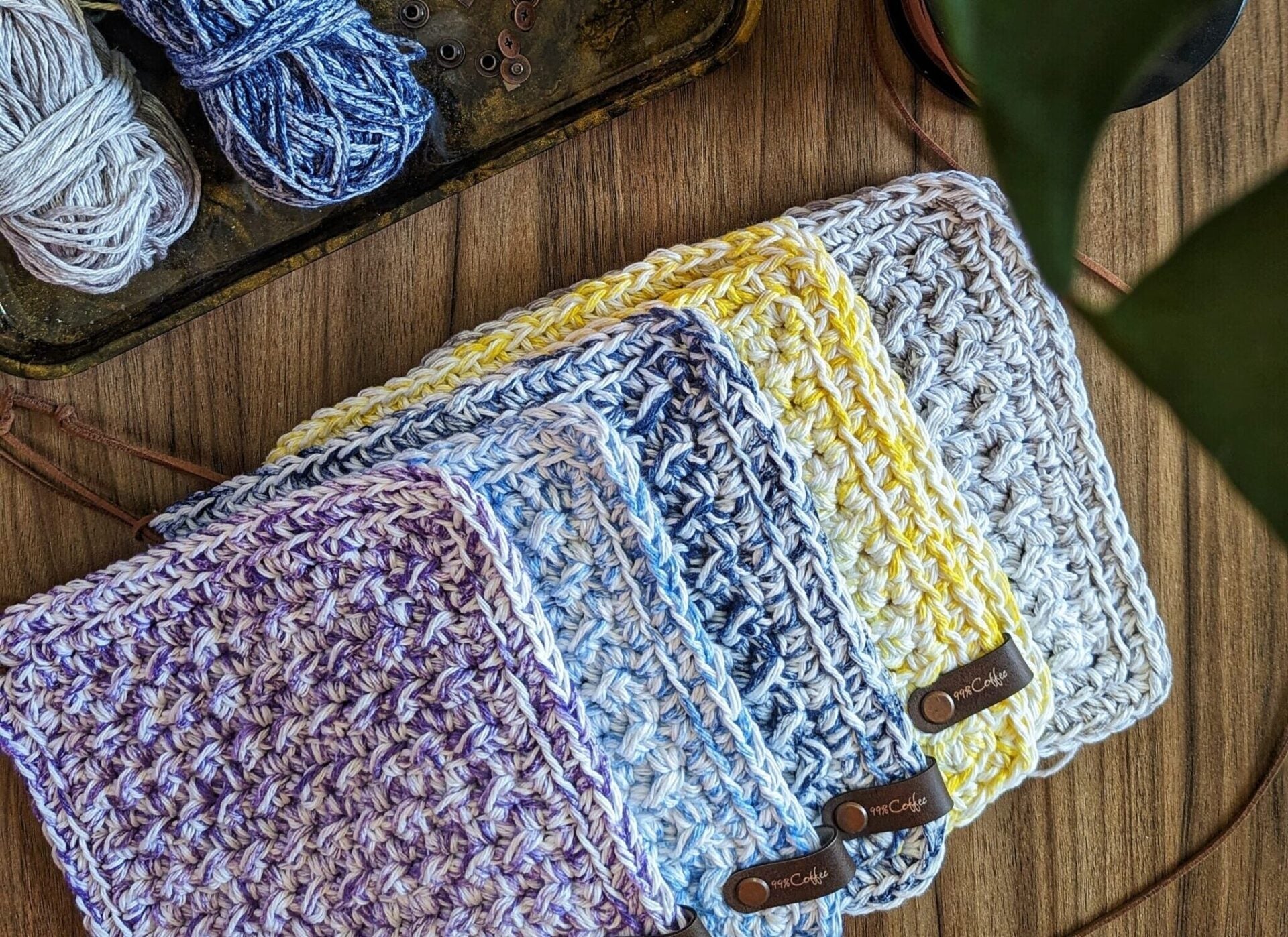 Modern Moss Stitch Potholder // Free Crochet Pattern - 99% Coffee
